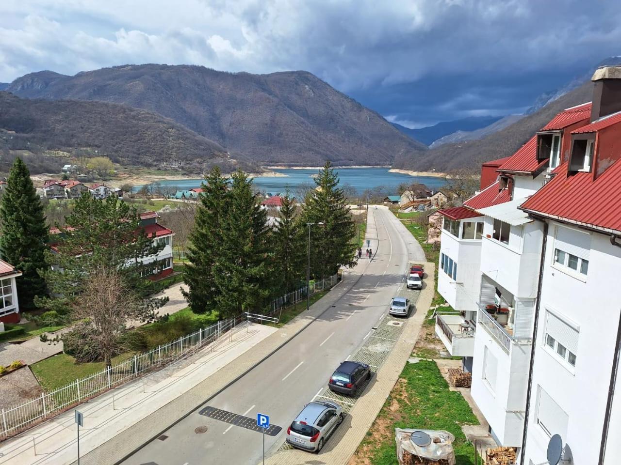 Apartment Duca Плужине Екстериор снимка
